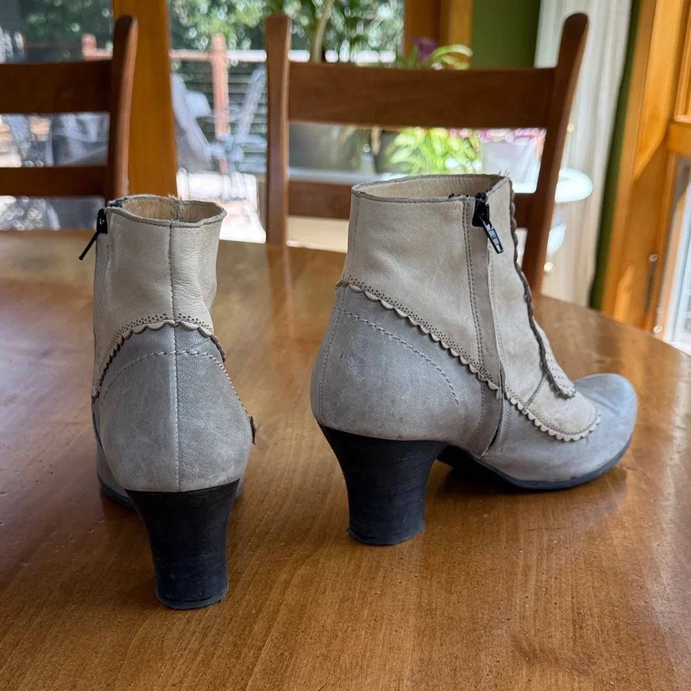 Chic Beige Leather Ankle Booties - Picture 5 of 5